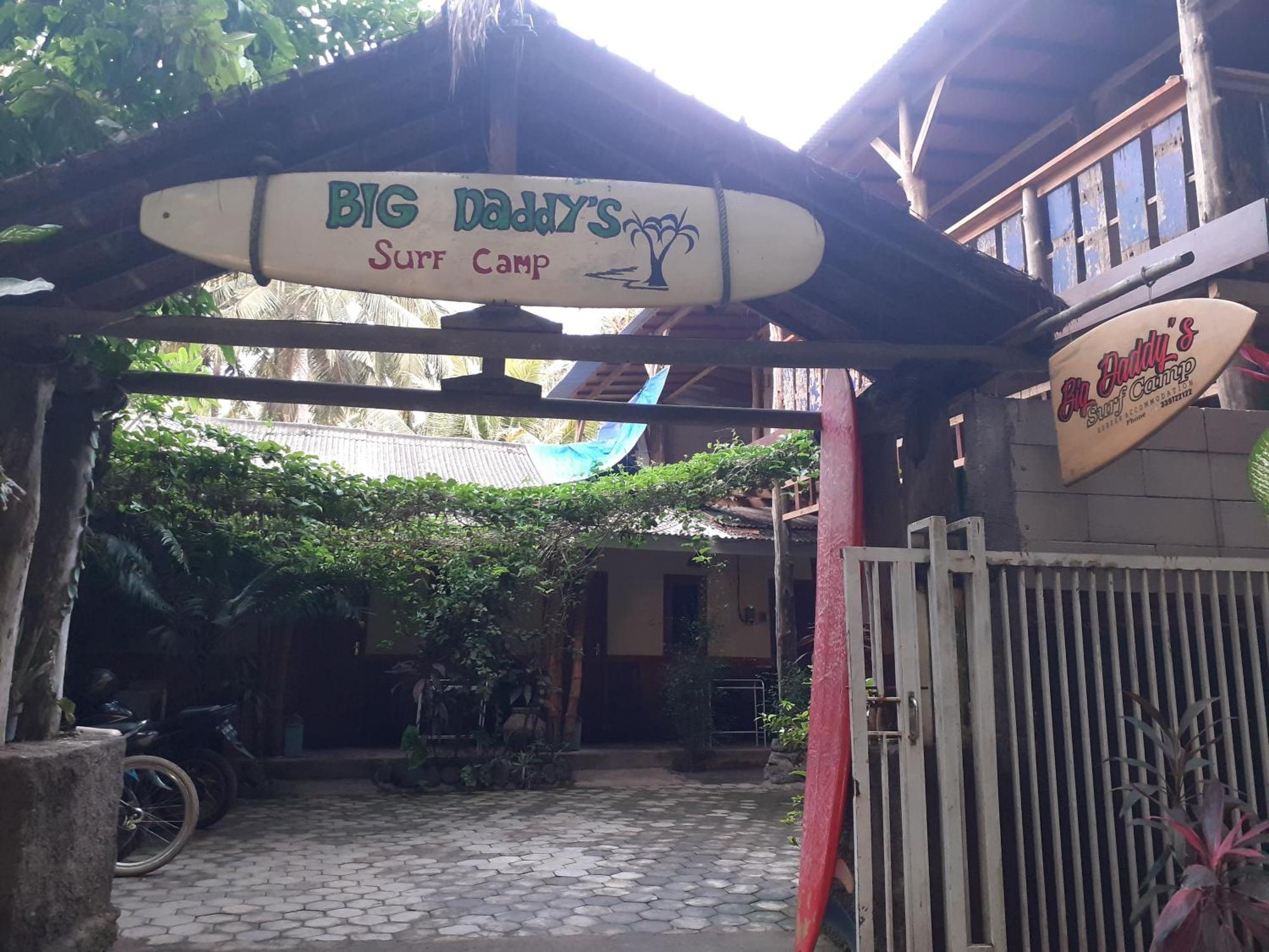 Апартаменты Big Daddy'S Surfcamp Pasanggaran Экстерьер фото
